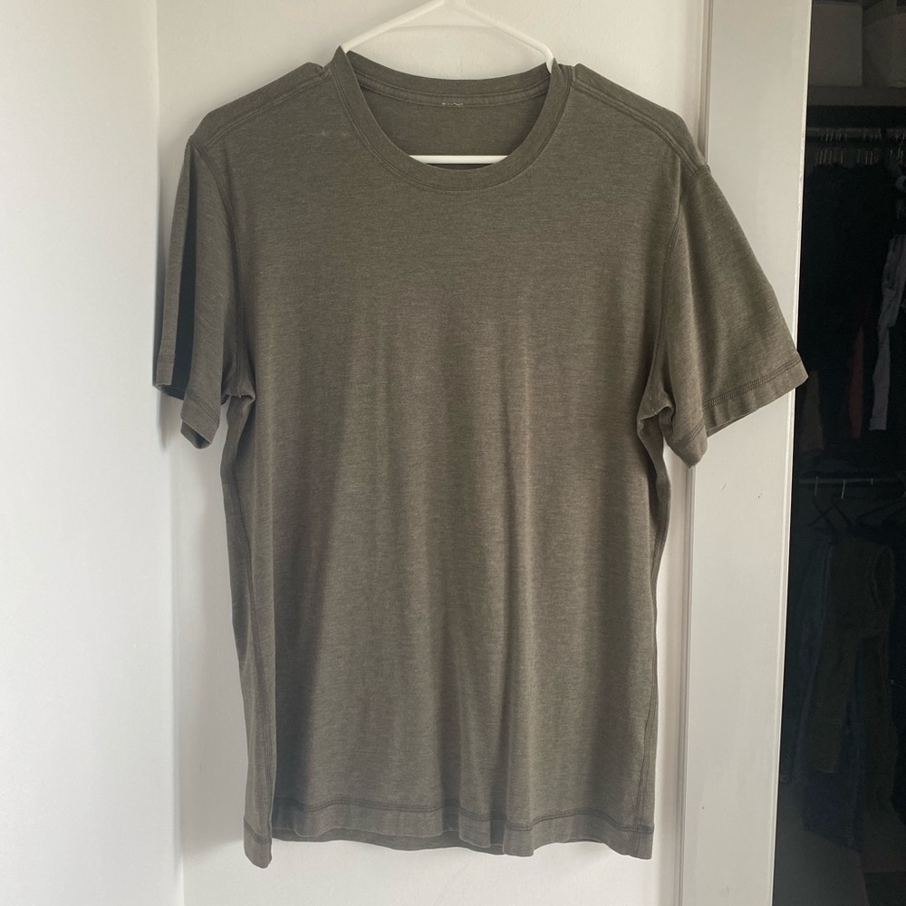 Men’s lululemon T-shirt